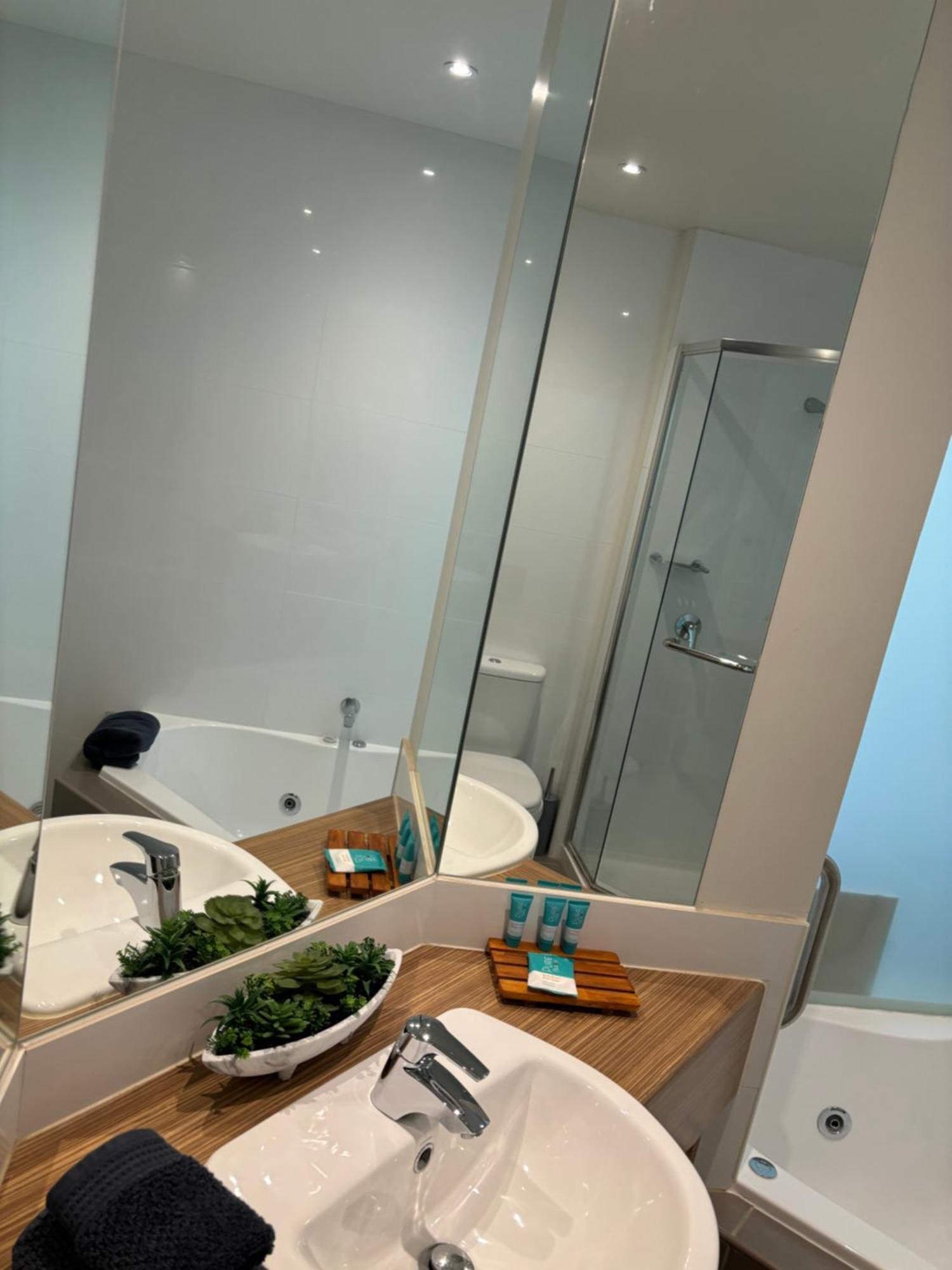 Waterfront@Waves Apartamento Cowes Exterior foto